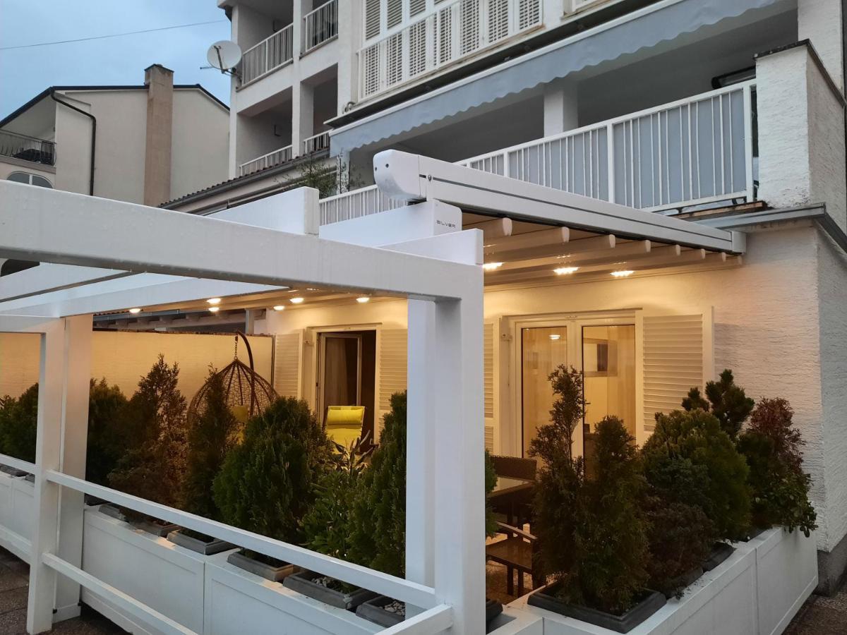 Casa Bianca Apartman Dramalj Esterno foto